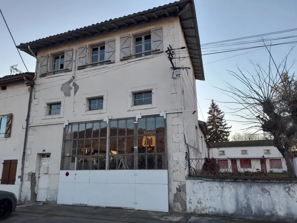 Proche de Boussens, atelier de 76 m² et appartement de 50 m² à rénover