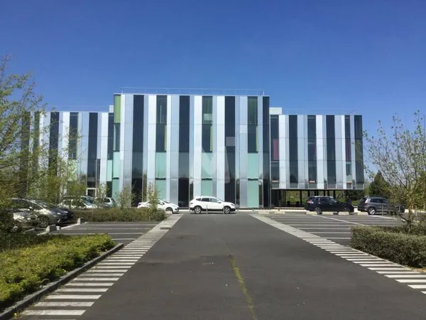 Bureaux 1004 m²