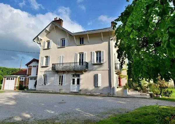 Maison 11 pièces 360 m²