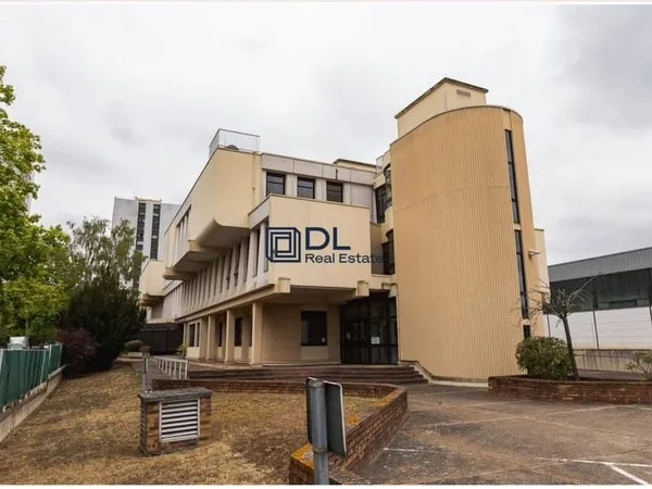 Bureaux 3660 m²