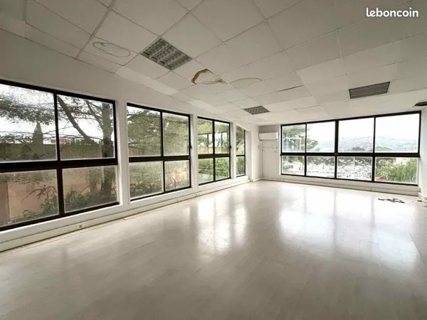 Bureaux 146 m² LE CANNET