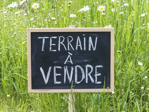 CLERMONT-FD PROCHE RUE DES MONTAGNARDS / Terrain constructible à vendre de 563 M² !