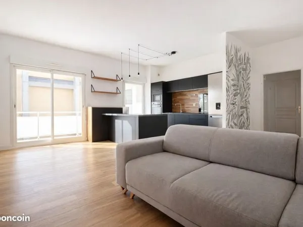 Appartement T2 56 m² avec grand balcon - Centre Arras