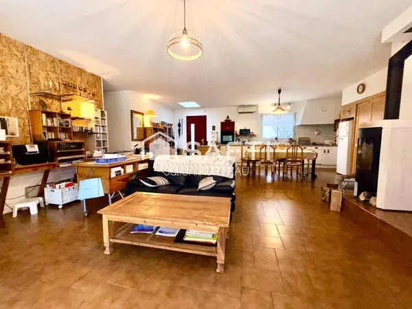 Maison de plain-pied 3 chambres, 2 garages et cave