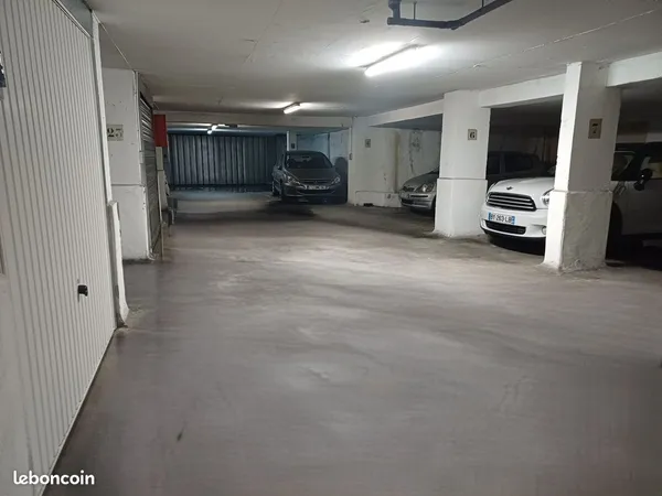 VENTE UNE PLACE DE PARKING SOUS-SOL + UNE CAVE 3m2