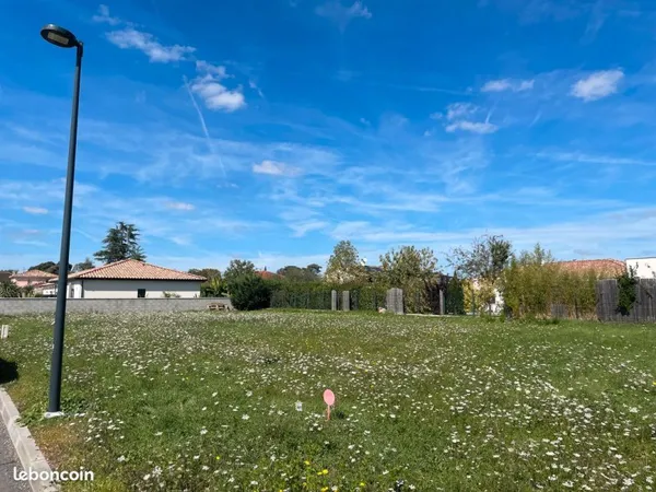 Terrain viabilisé plat