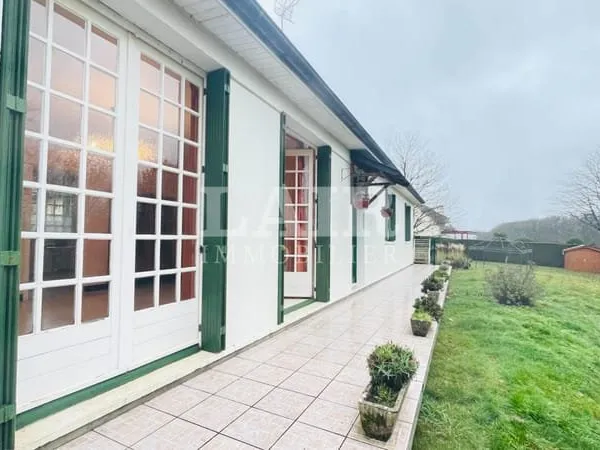 Pavillon de plain-pied de 113m² avec sous sol au calme à Gesnes-Le-Gandelin