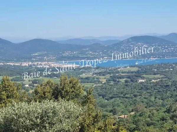Villa avec vue mer et collines