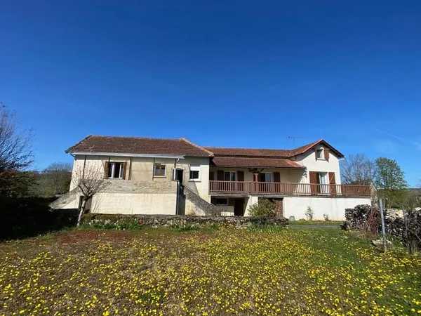 Entre Caylus et Najac, proche du lac de Parisot, Maison ancienne restaurée