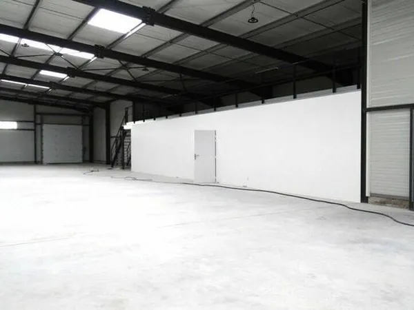 Local d'activité 990 m²
