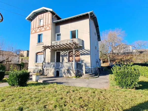 A VENDRE LAVELANET MAISON 13 PIECES SUR TERRAIN 3400 M²