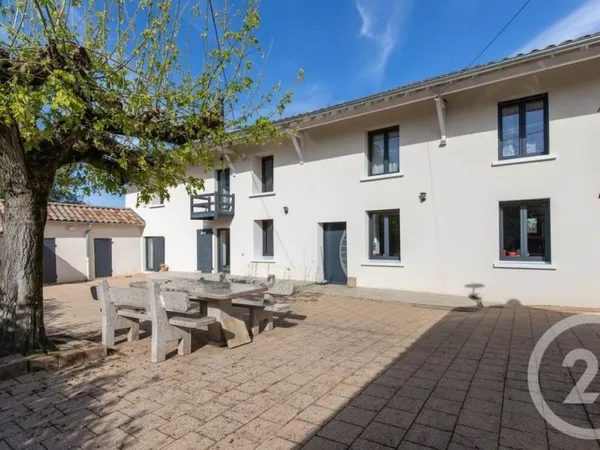 Maison 9 pièces 313 m²