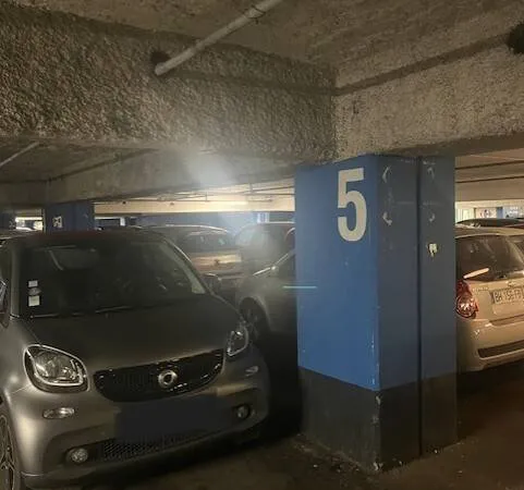 Parking 12 m²