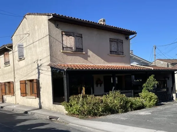 A vendre 2 habitations T6 et T2 bis 33240 SAINT ANDRE DE CUB