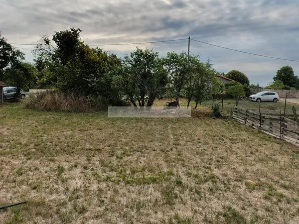 Terrain constructible 900 m²