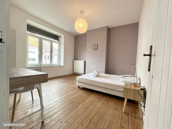 Grande chambre meublée à louer