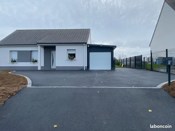 Maison récente à la campagne