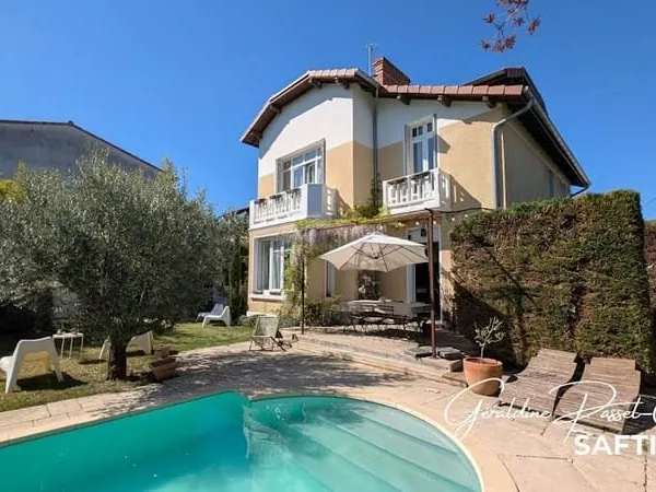 Maison 8 pièces 220 m²