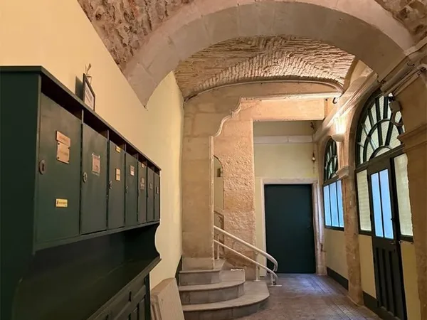 Charmant appartement ancien rénové - Proche Arènes de Nîmes