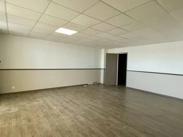 Local d'activité 216 m²