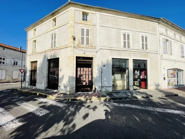 Immeuble de ville avec local commercial