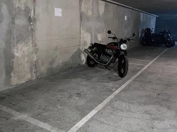 Parking moto scooter