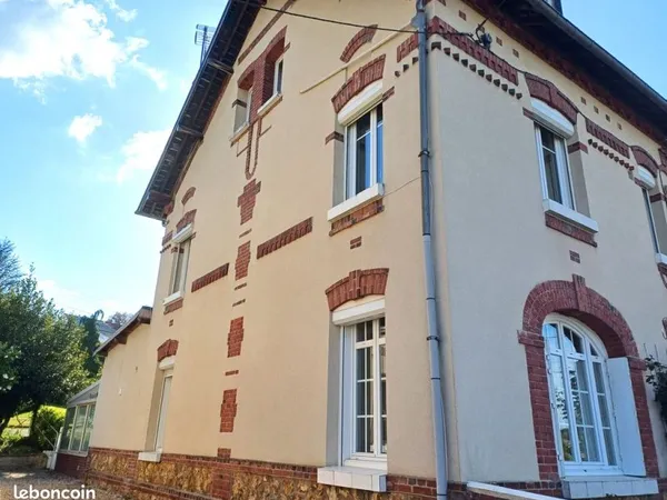 Belle maison familiale de caractère avec jardin - Bernay
