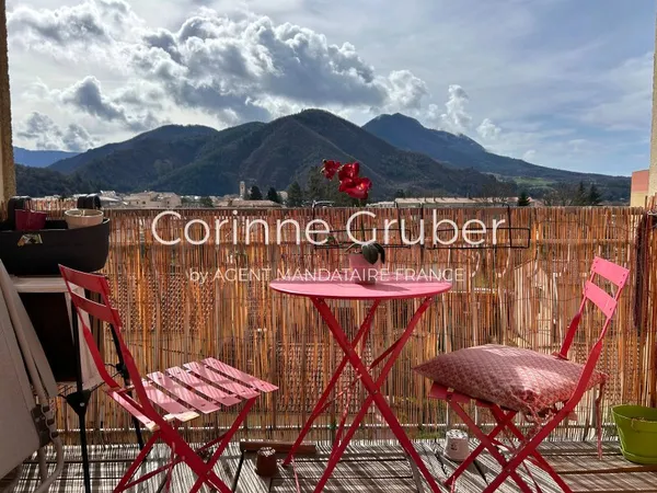 Digne Les Bains Type 4 de 93 m2, garage et cave