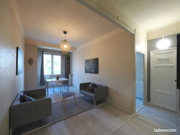 Particulier vend T2 lumineux de 56 m² - Quartier Claret - Vue Parc des Lices - Proche gare et centre