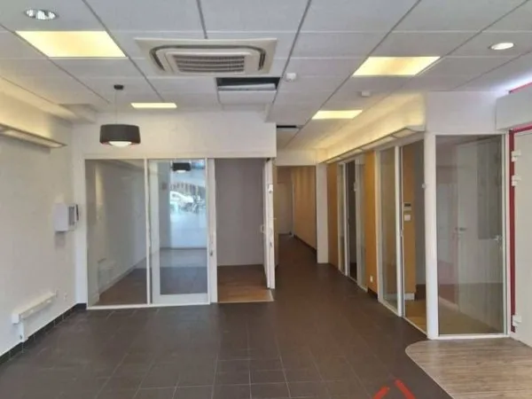 Local commercial 646 m²