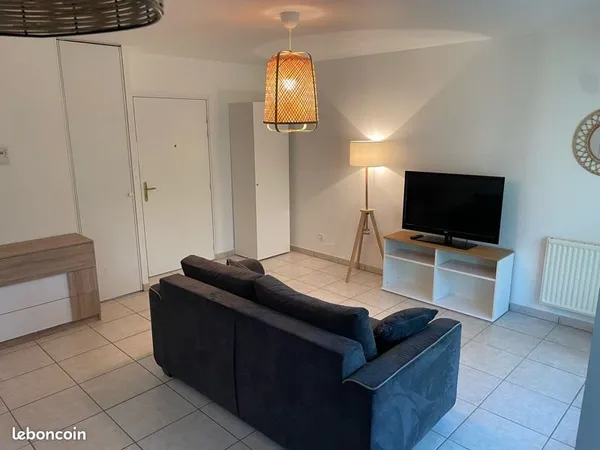 T1 bis avec balcon + piscine - Résidence de standing - Francheville Tassin limite Lyon 5