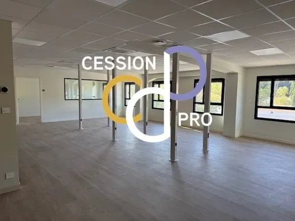 BATIMENT DE 300 M2 AVEC BUREAUX ET STOCKAGE A LOUER A SAINT-REMY-DE-PROVENCE
