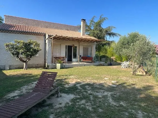 Maison familiale avec jardin et garage à Pernes-les-Fontaines