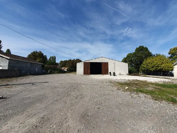 Entrepôt / Local industriel à VENDRE