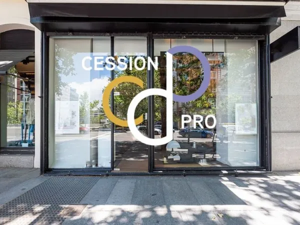 BOUTIQUE DE 38 M² A SAISIR SUR RUE TRÈS PASSANTE DE L'ECUSSON NIMOIS