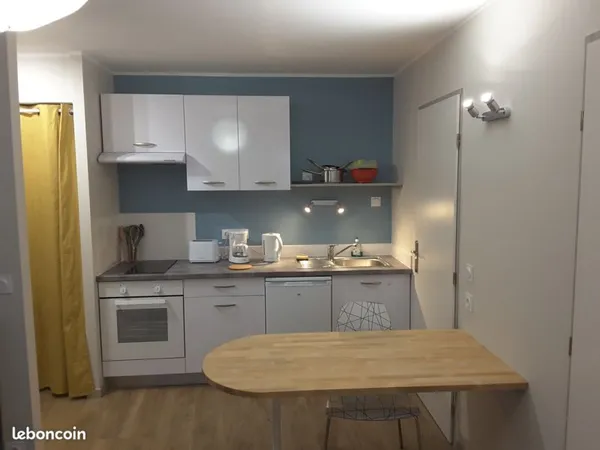 Joli studio meublé 20 m2, hyper centre St Etienne