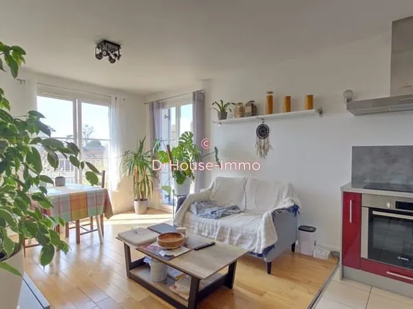 Appartement 2 pièces à vendre à Emerainville Seine-et-Marne Ile-de-France - 1 chambre balcon parking