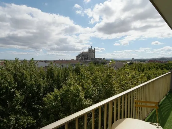 Bel appartement T2 lumineux avec vue sur la Cathédrale