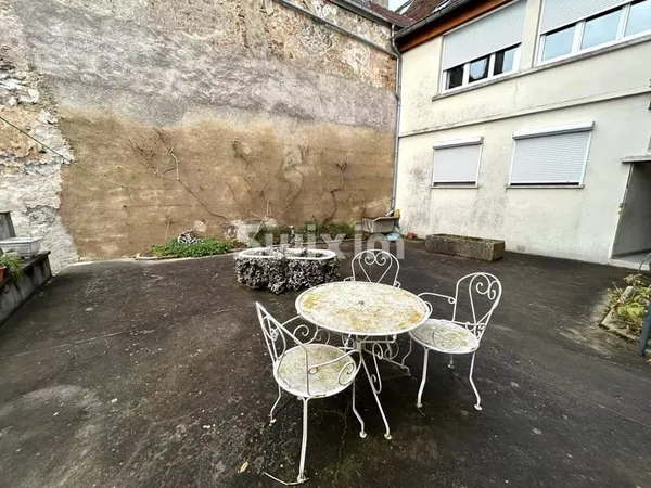 Centre historique d'Avallon - Ensemble avec appartement indépendant, garage et cour 151 m² | Cour |