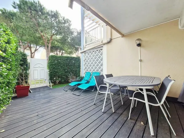 T3 dans résidence privée avec piscine à 5 minutes à pied de