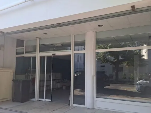 Local 2 pièces 311 m²