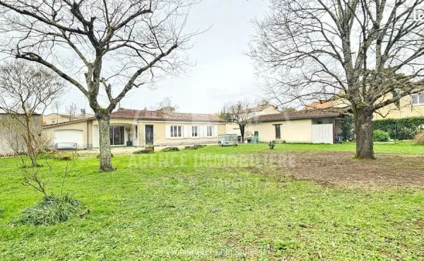 ANGOULEME - QUARTIER SAINT CYBARD - MAISON DE PLAIN-PIED DE 118 m² AVEC TERRAIN CLOS ET GARAGE