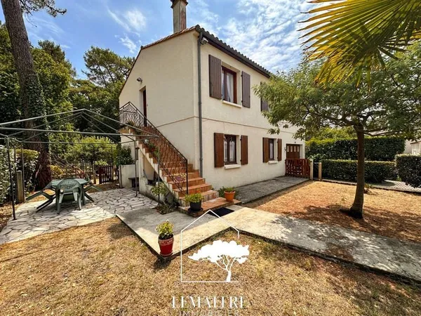 Maison 2 logements, 119 m2 habitables . 1500 m plage et cent