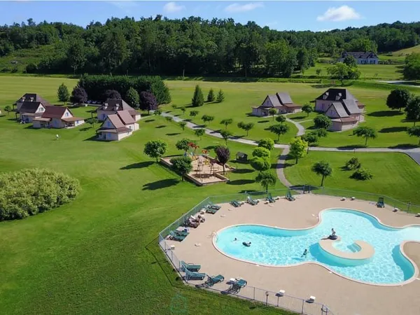 Somptueux domaine de 27 hectares dédié à l'événementiel, offrant un bâti immobilier d'environ 1800m²