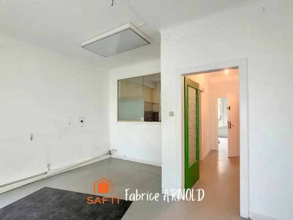 Local professionnel 5 pièces 77 m²