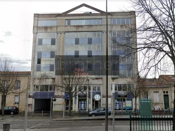 Bureau 635 m²