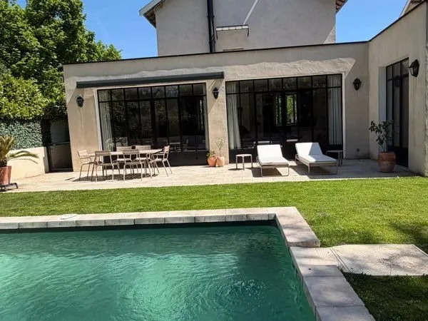 Maison années 30 rénovée, jardin et piscine