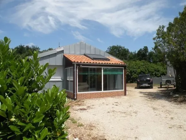 PROCHE COGNAC MAISON PLAIN-PIED 55.94 m² Hab COUR ARBORÉE
