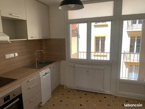 Appartement T3 2eme étage proche préfecture