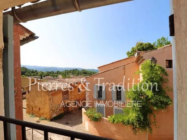 Gargas, jolie maison de hameau avec cour à proximité du village et des commerces